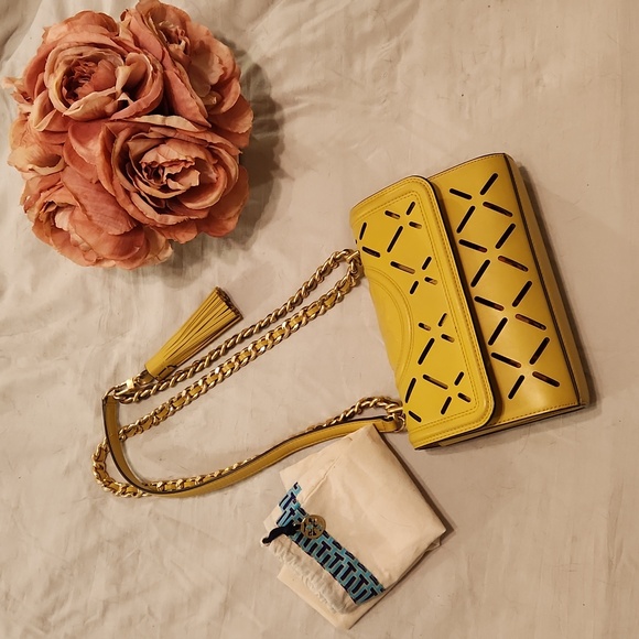 Tory Burch Fleming Perforated Diamond Shoulder Purse - Picture 2 of 11